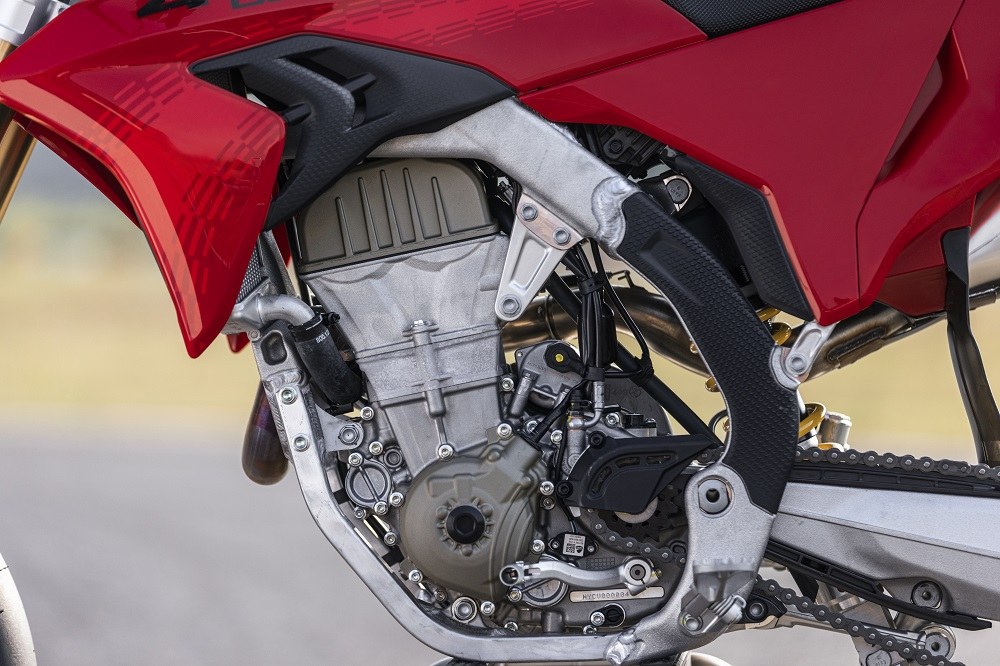 Desmo450 SM 449.6 cc Desmo single left-side engine