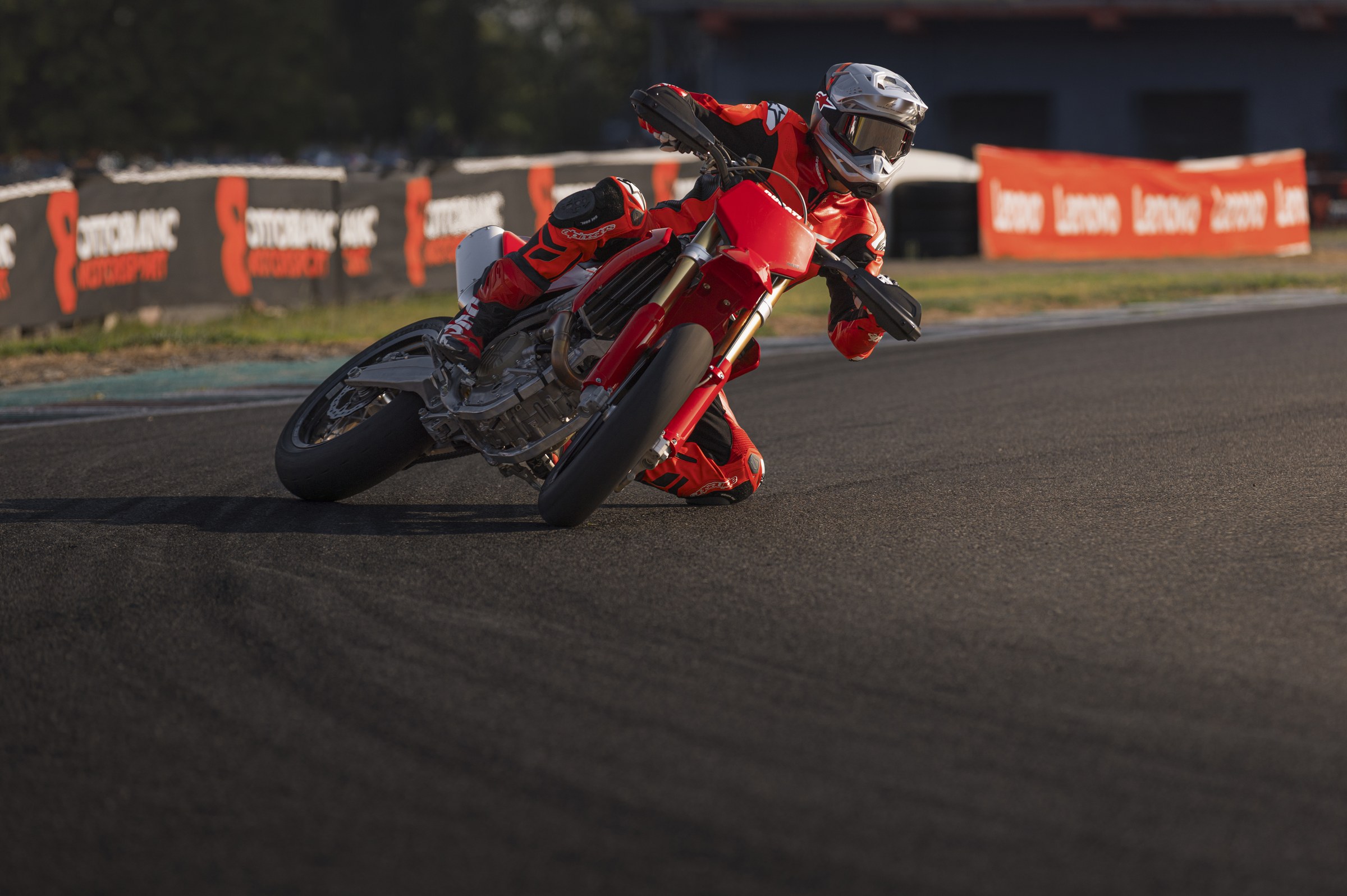 Desmo450 SM cornering past Lenovo barriers
