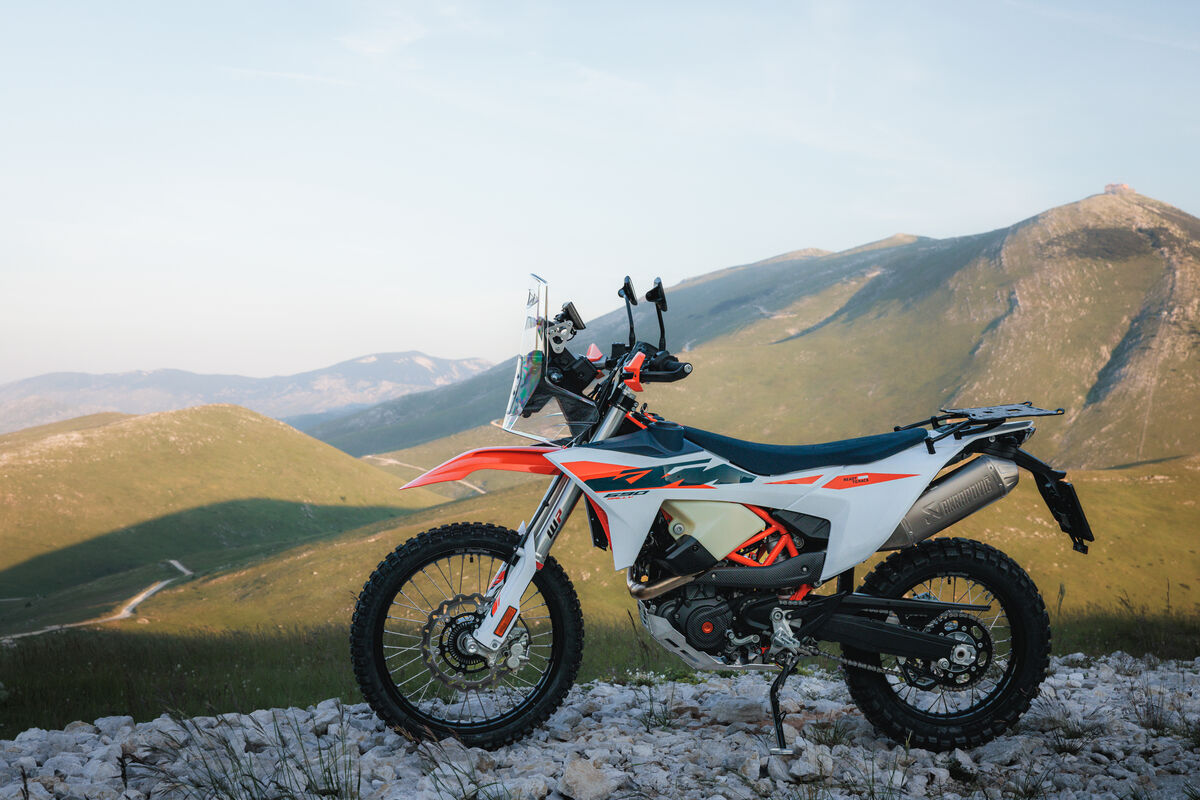 2027 KTM 690 Rally — static (KTM MY27 press kit frame 15)
