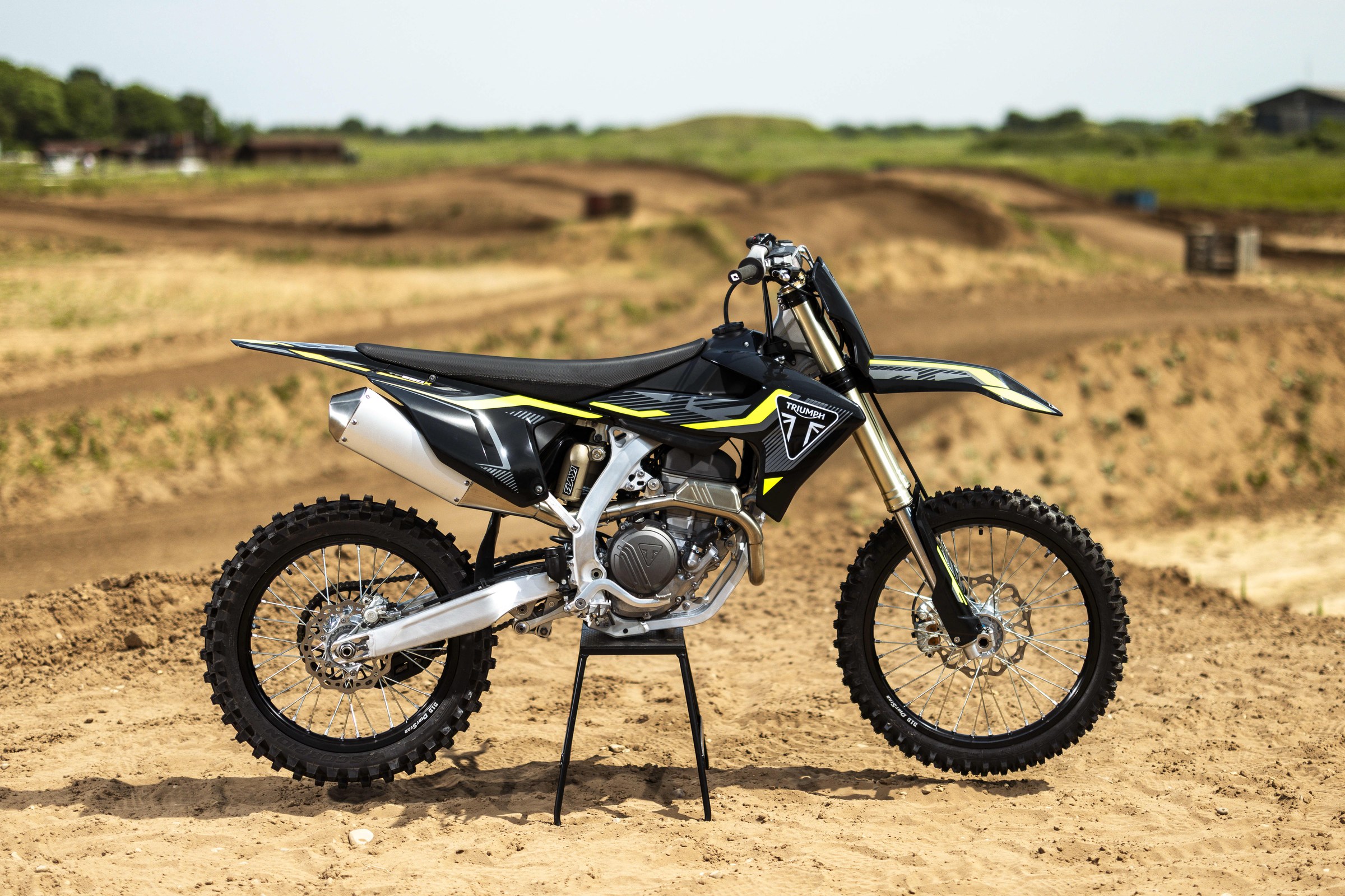 2027 Triumph TF 250-X Jet Black studio - MY27 bodywork and graphics, right-side static