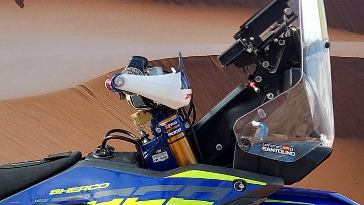 Tighter wraparound handguard product focus on dual-sport bars