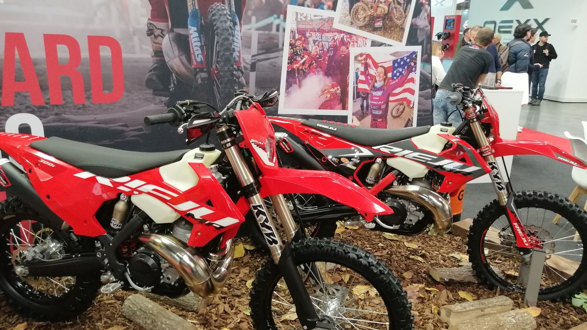 Rieju MR 300i enduro bikes on display with clear RIEJU branding on shrouds
